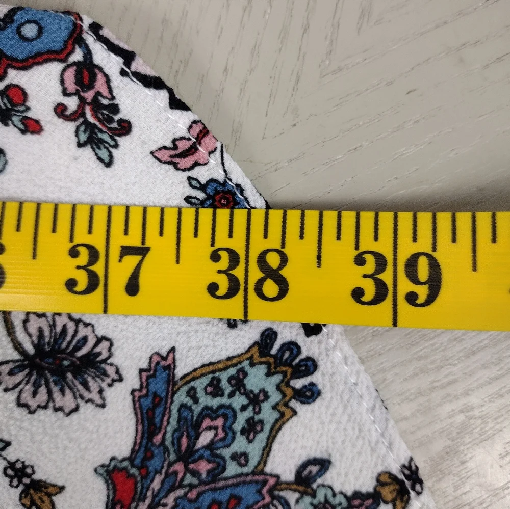 Beautiful handkerchief dress - Picture 14 of 15